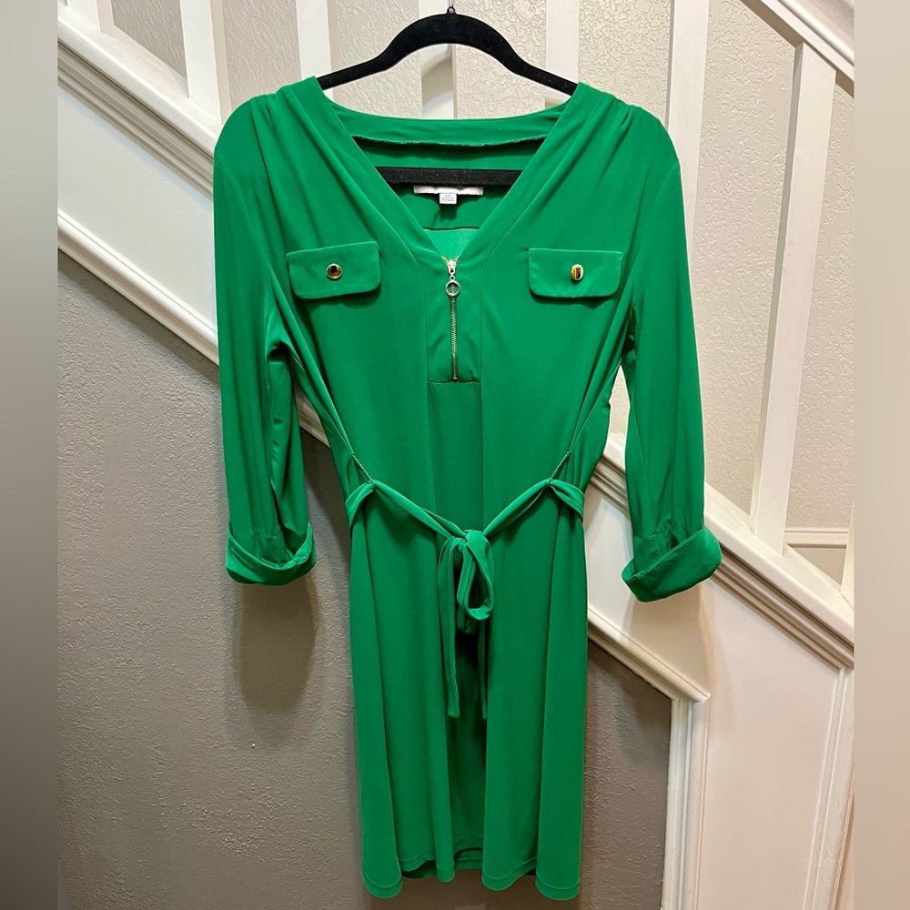 Green stretchy v neck zip dress